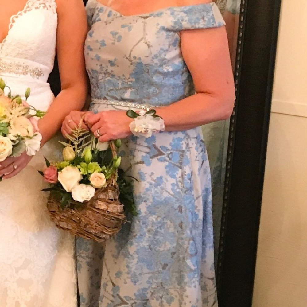 stunning Adrianna Papell off the shoulder dress - Picture 2 of 4